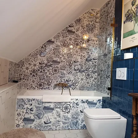 The Herbalist (adults Only) * Tihany