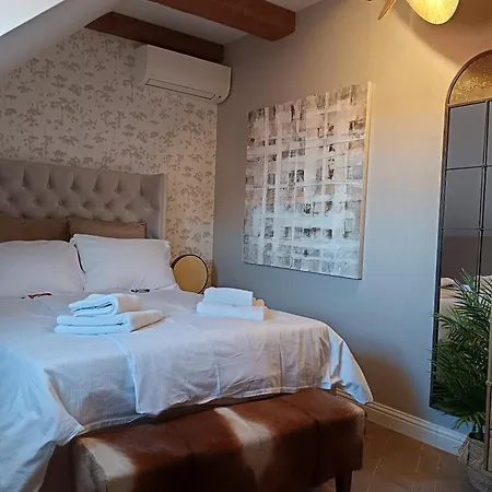 The Herbalist (adults Only) Tihany