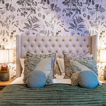 The Herbalist (adults Only) Tihany